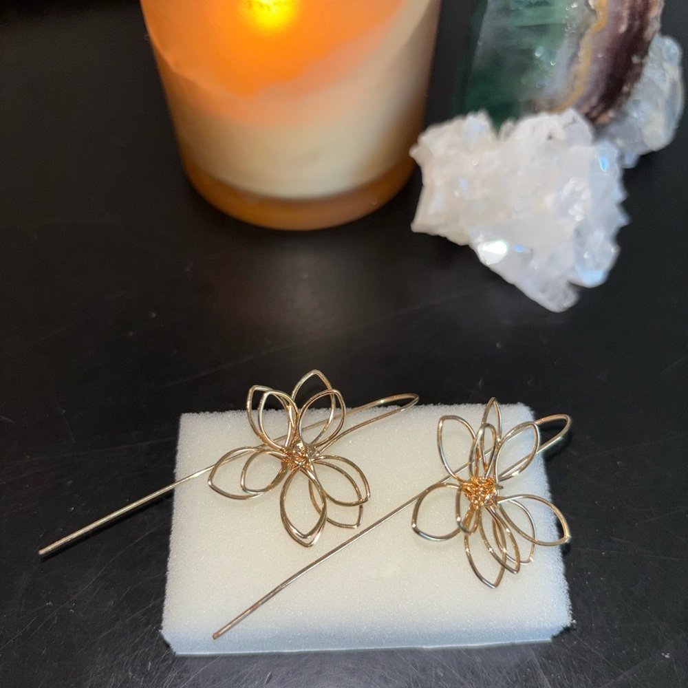 Petal Wire Earrings